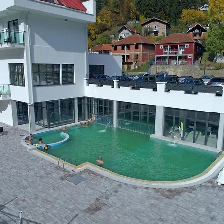 Bela Jela Otel *